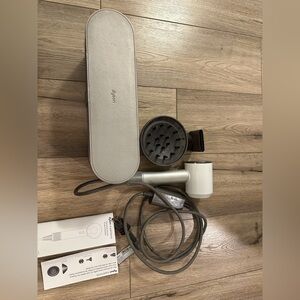 ❤️ Dyson supersonic hair dryer  **NOT WORKING** attachments and case included